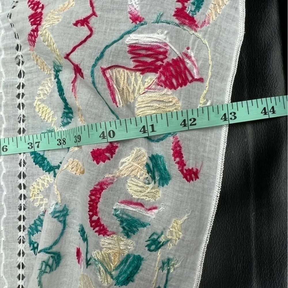 Boho Hand Embroidered Cut Work Lace Linen Tablecloth Cottage Farmhouse Style